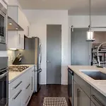 The Skyline Social - Retreat & Private Rooftop Holiday home