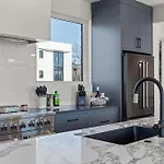The Linden - Rooftop Views Refined Design New *
