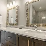 Vivid Vocals - Rooftop Views In 12 South Holiday home