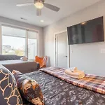 Holiday home Vivid Vocals - Rooftop Views In 12 South *