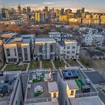 The Skyline Social - Retreat & Private Rooftop