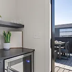 The Linden - Rooftop Views Refined Design New