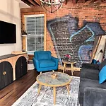 Apartment The 1865 Experience With Speakeasy, Pool & Parking