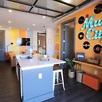 The Muse - Modern 2Br Condo With Private Balcony And City Rooftop Access