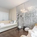 The Groovy Goodrich - Rooftop Hot Tub And City Views