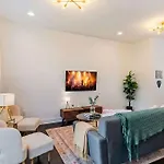 Rooftop Views & Patio Lounge Near Downtown Holiday home