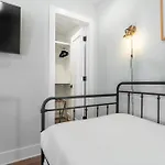 Holiday home The Velvet Vinyl- Private Rooftop & Near Broadway Nashville
