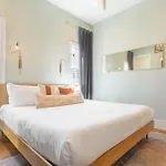 Holiday home The Velvet Vinyl- Private Rooftop & Near Broadway