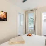 Rooftop Views & Patio Lounge Near Downtown *