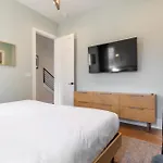 The Velvet Vinyl- Private Rooftop & Near Broadway Holiday home Nashville