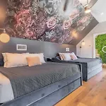 The Velvet Vinyl- Private Rooftop & Near Broadway * Nashville