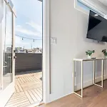 The Velvet Vinyl- Private Rooftop & Near Broadway *