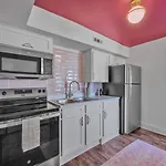 Modern 2br Near Downtown | Free Parking *