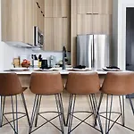 Apartment Kays Hideaway - Stylish Steps To Dining *
