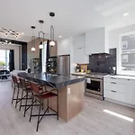 Luxe-Elevate-Modern Luxury-Stunning City Views