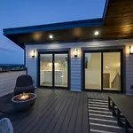 Luxe-elevate-modern Luxury-stunning Views Holiday home *