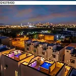 Rooftop Hot Tub Views Pac-man Pool Table