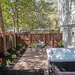 Lux East Nash-hot Tub & Rooftop Patio Holiday home