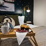 Hyve - Cowgirl Twirl - Walk To Broadway Holiday home *