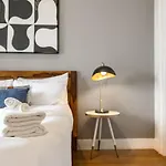 The Saddlery - Headliner - Walk To Broadway Holiday home *