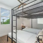 Holiday home Hurst House - 4 Stylish Homes - Mins To Germantown