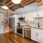 Lowkey - Pool & Gym - Mins To Broadway Holiday home
