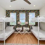 Holiday home Riff & Rest - 2 Stylish Homes - Mins To Germantown *