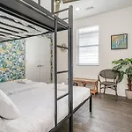 Riff & Rest - 2 Stylish Homes - Mins To Germantown