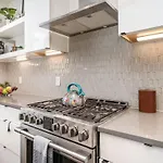 Holiday home Hurst House - 4 Stylish Homes - Mins To Germantown