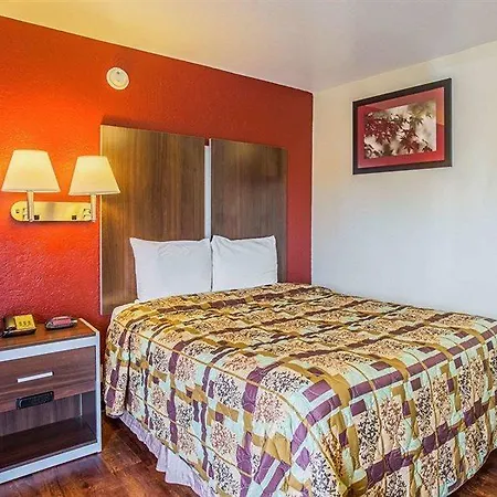 Hotel Rodeway Airport South 2*