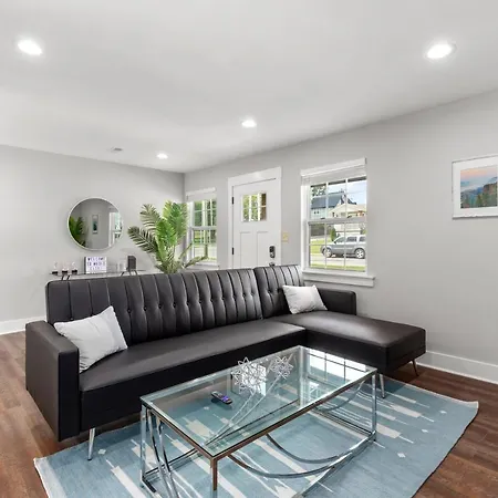 Holiday home Charming Modern 3-bedroom In East Nashville!