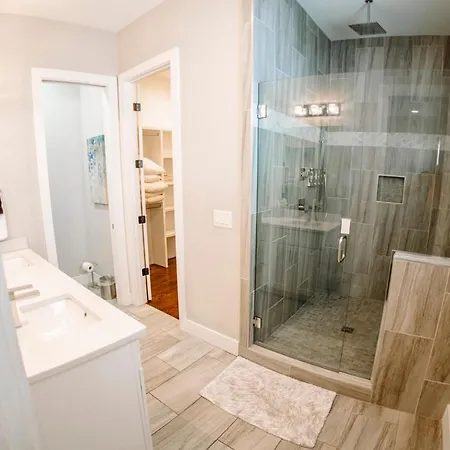 Huge4bedr10mintodtownsafe Holiday home *