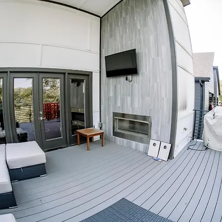 Huge4bedr10mintodtownsafe Holiday home