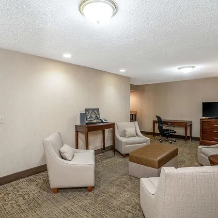 Embassy - At Vanderbilt 3*
