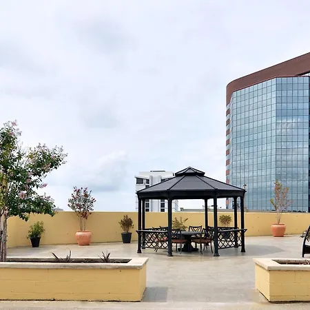 Hotel Embassy - At Vanderbilt 3*