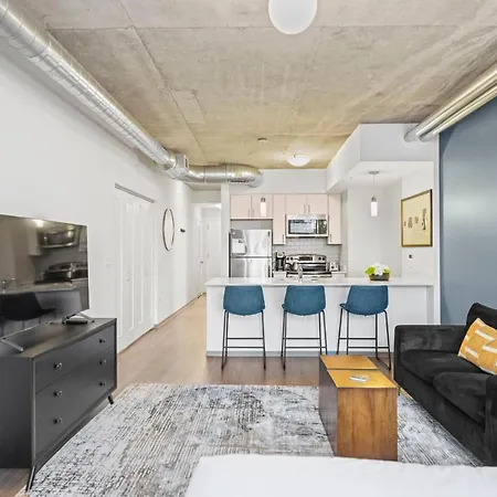 Hotel Placemakr Premier Sobro