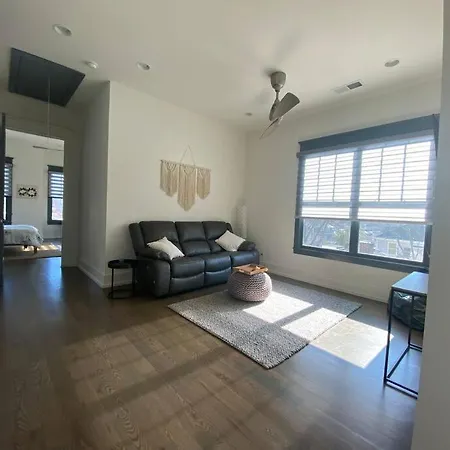 Brand New. Bad To The Bone, Sexy East 3 Story House! Holiday home Nashville
