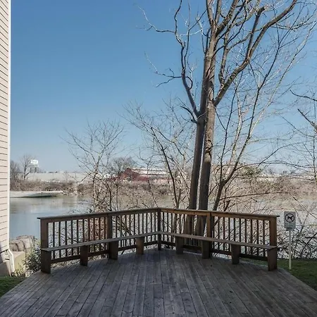 Apartment Captain's Quarters Riverfront #3 *