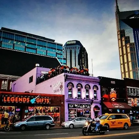 Heart Of Downtown/walk To Broadway & The Action/bars/music Venues/honky Tonks! Apartment *