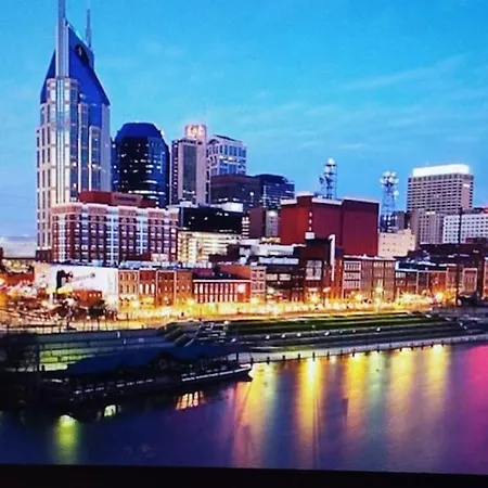 Heart Of Downtown/walk To Broadway & The Action/bars/music Venues/honky Tonks!
