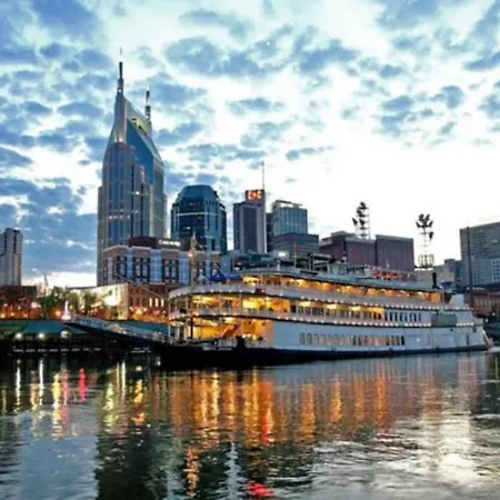 Apartment Heart Of Downtown/walk To Broadway & The Action/bars/music Venues/honky Tonks! *