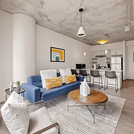 Hotel Placemakr Premier Sobro