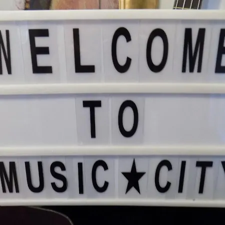 Apartment Heart Of Downtown/walk To Broadway & The Action/bars/music Venues/honky Tonks! Nashville