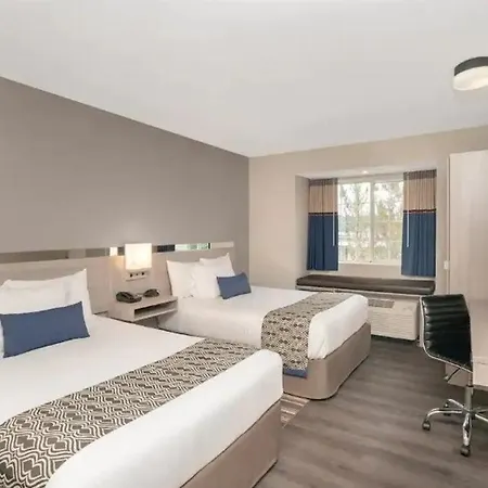 Hotel Microtel & By Wyndham