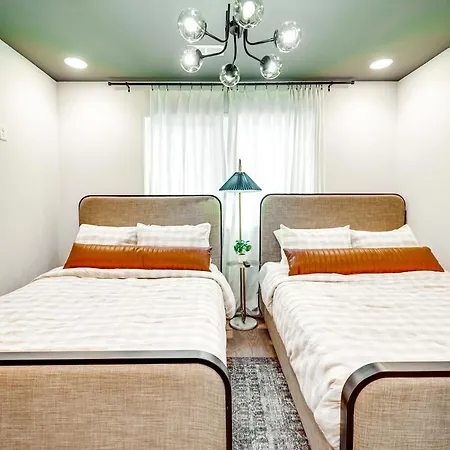 The Duo - 24 Beds & Stunning Views Book Now
