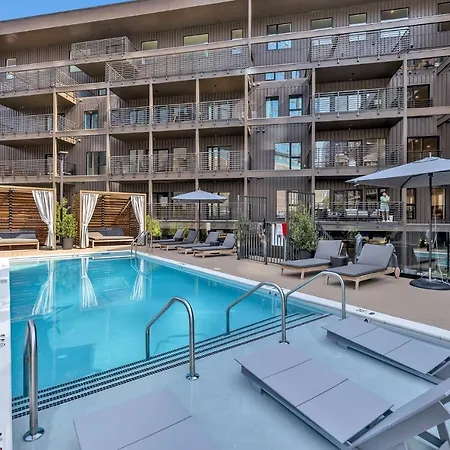 Huge Downtown Corner Unit- Pool-gym-walk 2 Broadway Nashville