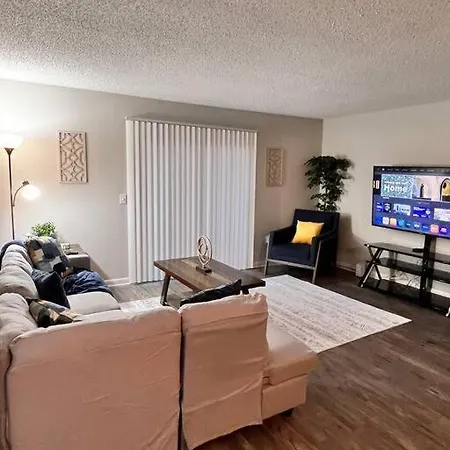 Comfy Apt Min To Music
