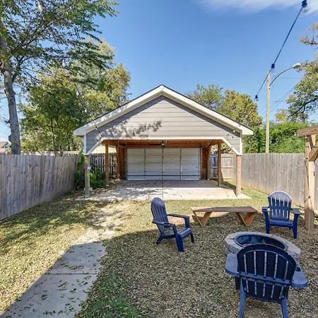 Vibrant With Deck, 2 Mi To Downtown Nashville! *