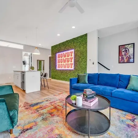 New Pink Howdy Oasis 13 Beds Rooftop View Parking Holiday home Nashville