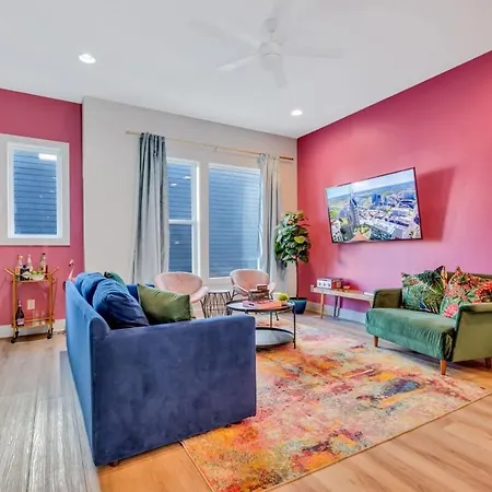 New Pink Howdy Oasis 13 Beds Rooftop View Parking *